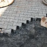 Piasek czy żwir pod kostkę? Wybierz idealną podsypkę!