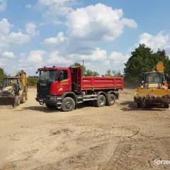Ile kosztuje wywrotka żwiru? Cena + Transport [Przewodnik]