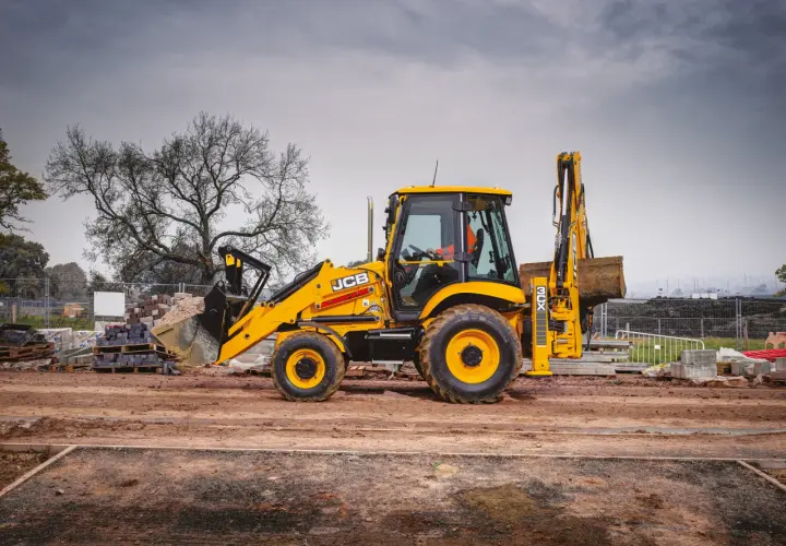 Ile pali JCB 3CX? Realne spalanie l/mth i jak oszczędzać