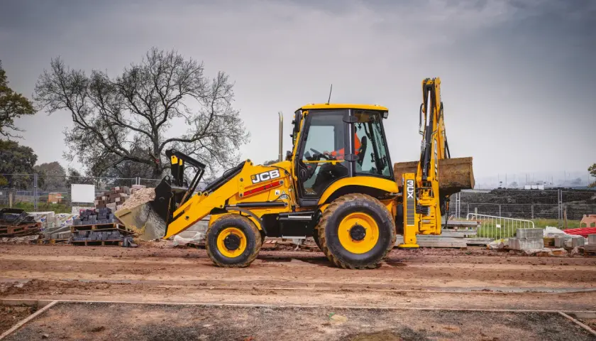 Ile pali JCB 3CX? Realne spalanie l/mth i jak oszczędzać