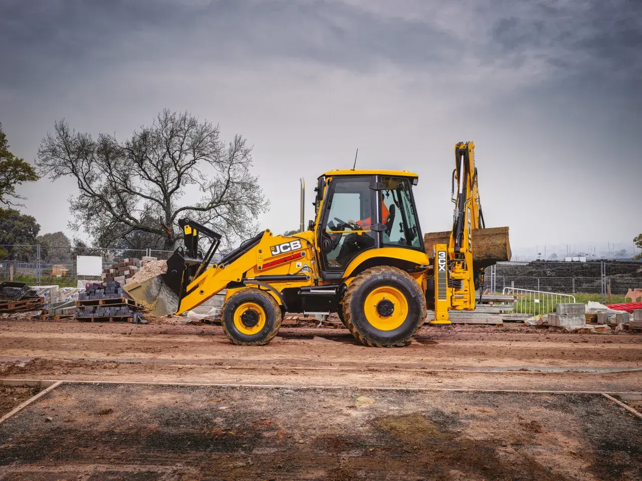 Ile pali JCB 3CX? Realne spalanie l/mth i jak oszczędzać