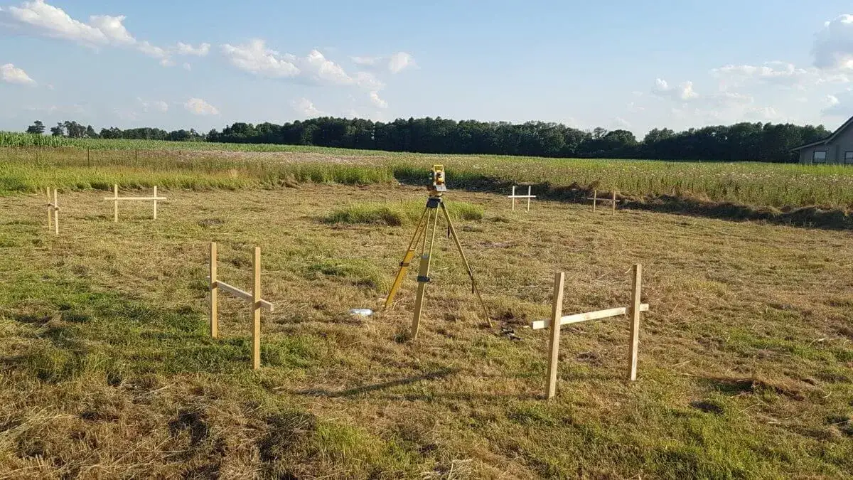Geodeta wytyczanie budynku
